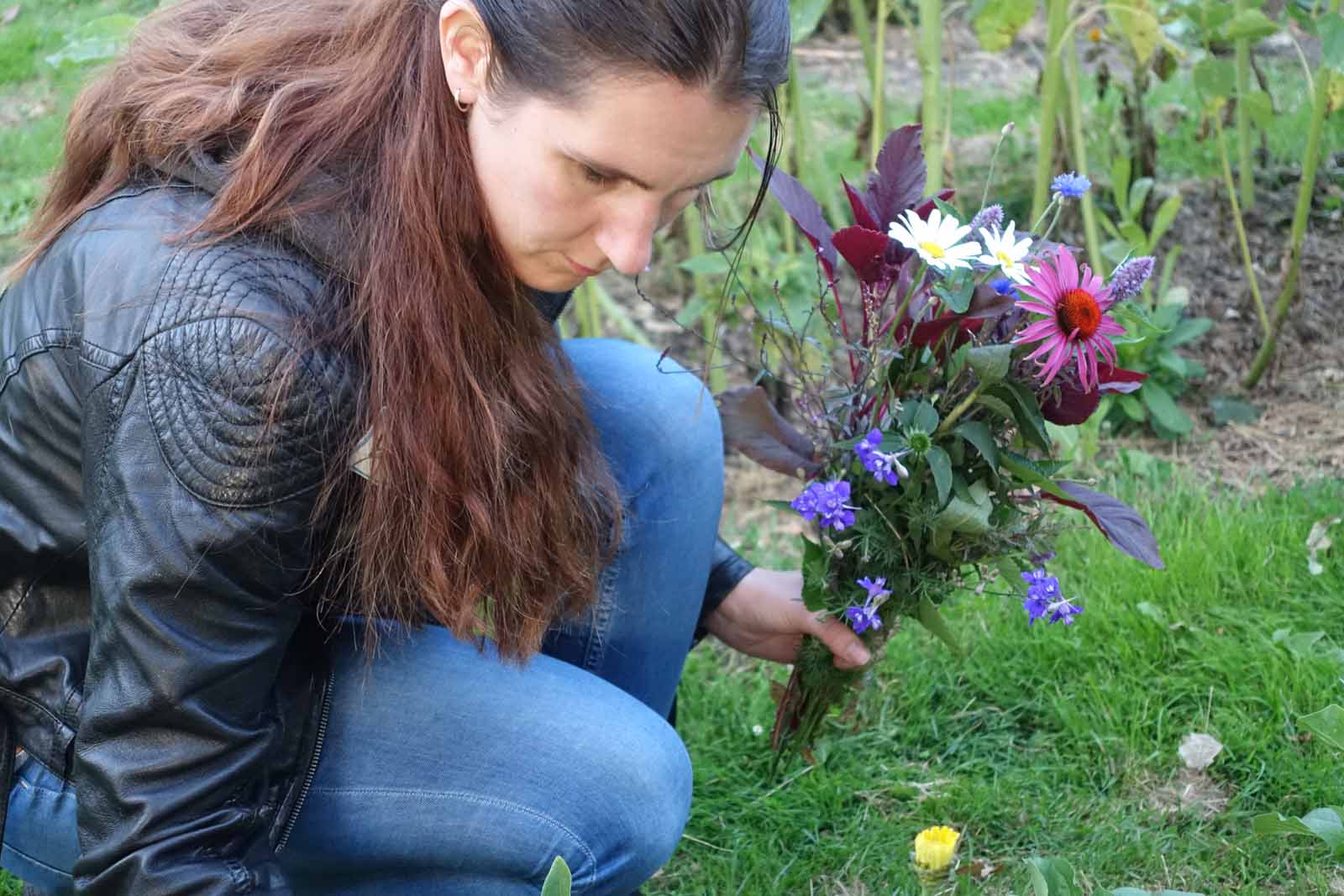 Vrouwluu pluktuin-picknick